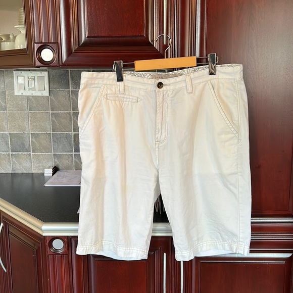 GUESS men’s white shorts size 36 - Picture 2 of 11